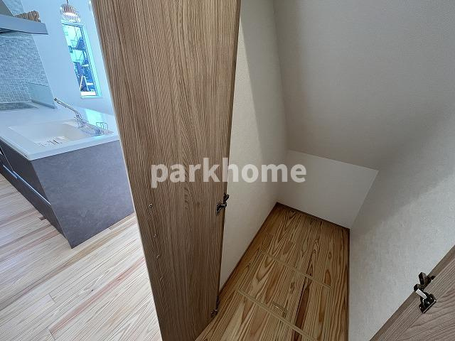 土佐市高岡町乙（西）新築住宅の収納|階段下