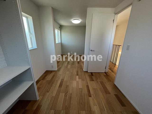 土佐市高岡町乙（西）新築住宅の洋室|落ち着いた色調の洋室です