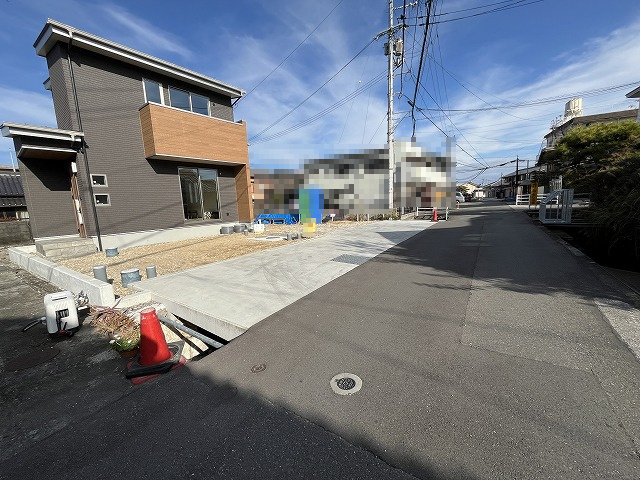 土佐市高岡町乙（西）新築住宅の前面道路含む現地写真