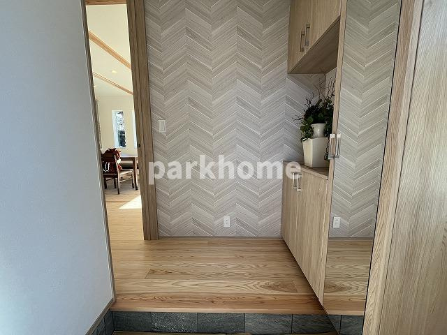 土佐市高岡町乙（西）新築住宅の玄関|落ち着いた玄関です