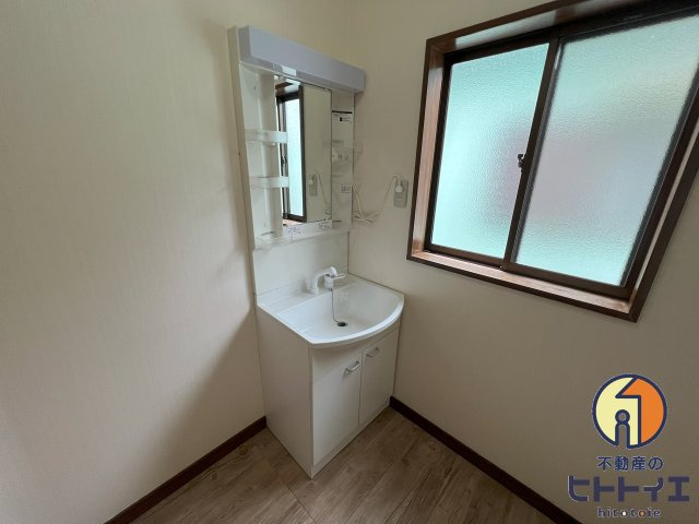 城崎新戸建の独立洗面台|独立洗面化粧台が付いています
