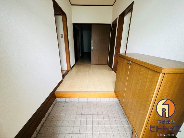 城崎新戸建の玄関|シューズボックス付き玄関です