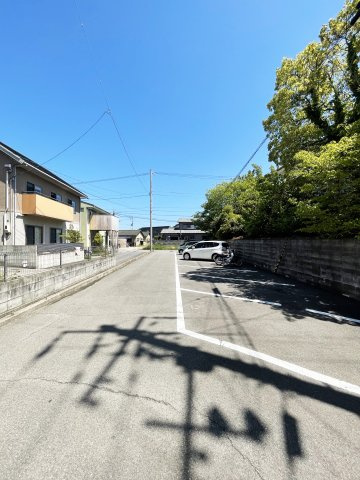 新浜マンションの駐車場