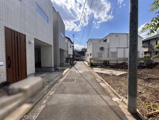 【前面道路含む現地写真】 | ご自宅から現地まで、当社スタッフがお車にて、「お迎え・お送り」をしております。ぜひお気軽にお問い合わせくださいませ♪