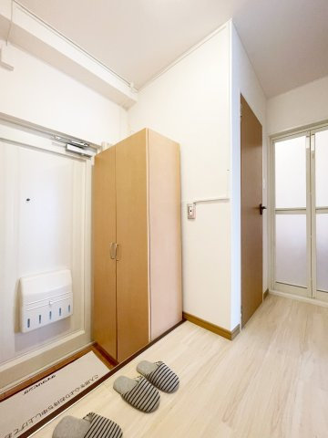 新浜マンションの玄関