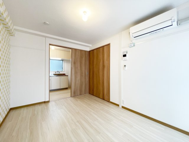 新浜マンションの居間・リビング