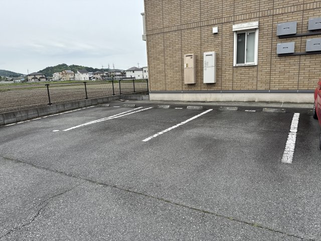 プランドールメゾンの駐車場