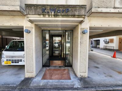 K-WARP（ケイワープ）のエントランス