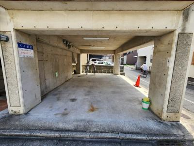 K-WARP（ケイワープ）の駐車場|1階・駐輪場