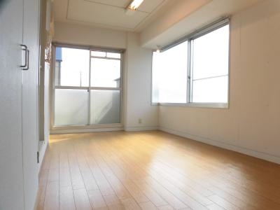 K-WARP（ケイワープ）の居間・リビング|2面採光・日当り良好