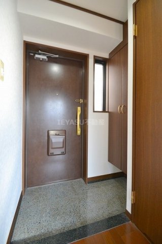 広島市西区己斐西町の賃貸マンションの玄関