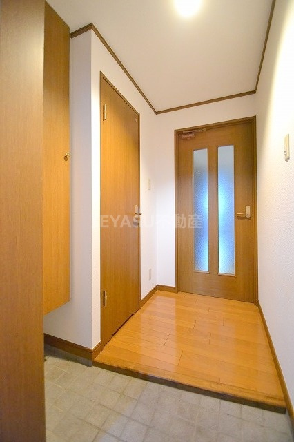 広島市西区己斐上２丁目の賃貸マンションの玄関