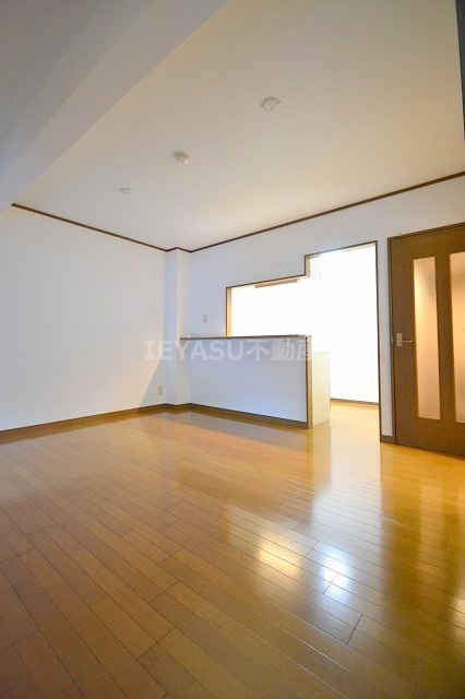 広島市西区己斐上２丁目の賃貸マンションの居間・リビング