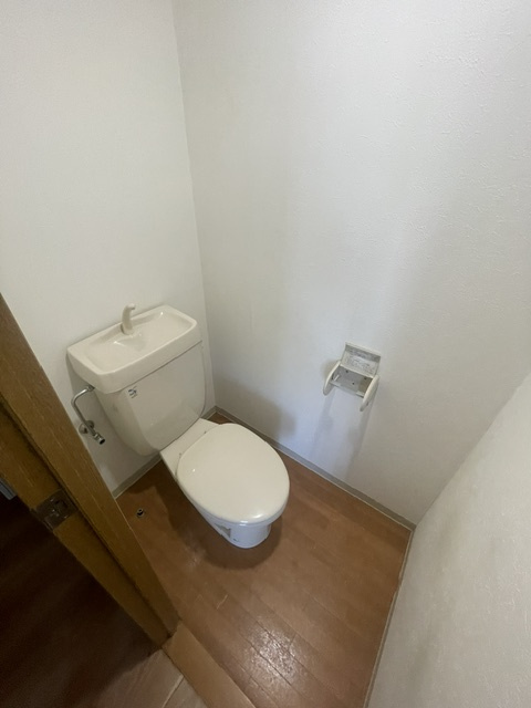 UTレジデンス六甲【弊社管理物件】のトイレ|ゆったりとした空間のトイレです