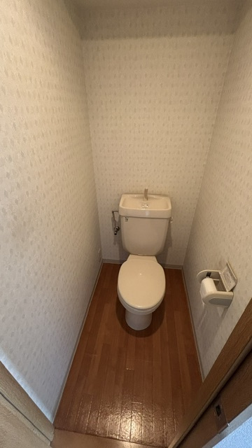 UTレジデンス六甲【弊社管理物件】のトイレ|コンパクトで使いやすいトイレです