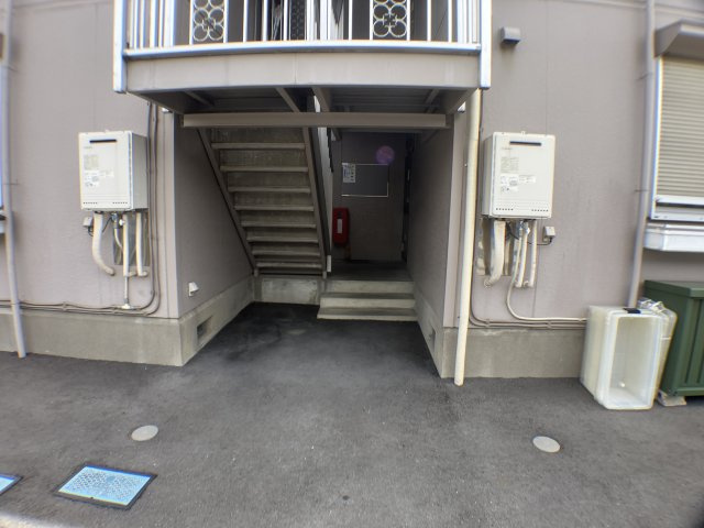 井上コーポのエントランス