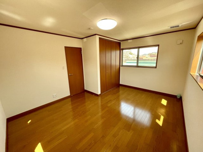 【洋室】 | 中古戸建　米沢市万世町牛森 | 2階洋室、9帖です♪
