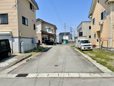 【前面道路含む現地写真】 | 中古戸建　米沢市万世町牛森