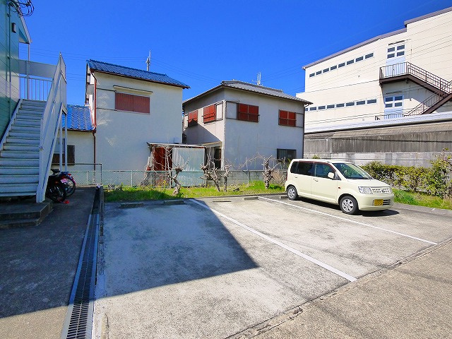 池野ハイツの駐車場