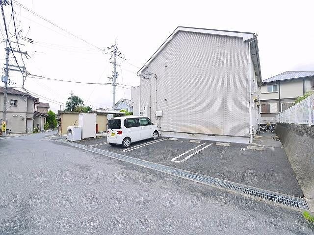 ヴィラ　シャルマンの駐車場