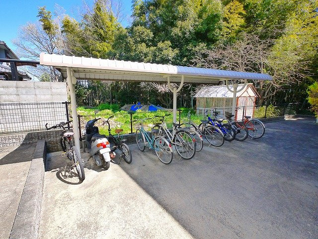 エーデル東山Ⅱのその他共用部分|自転車置き場