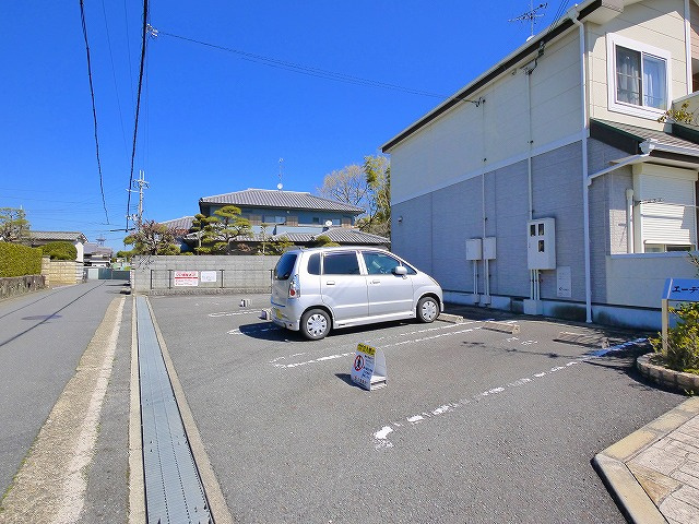 エーデル東山Ⅱの駐車場|カースペースがあります