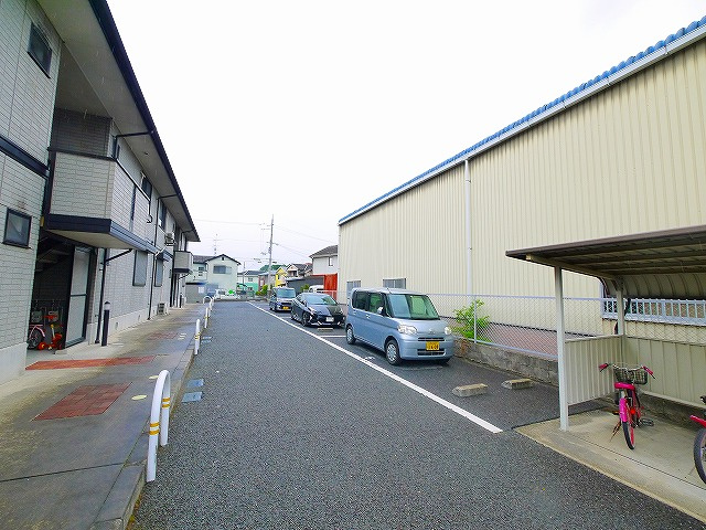 ハイツロワールの駐車場|駐車場完備です