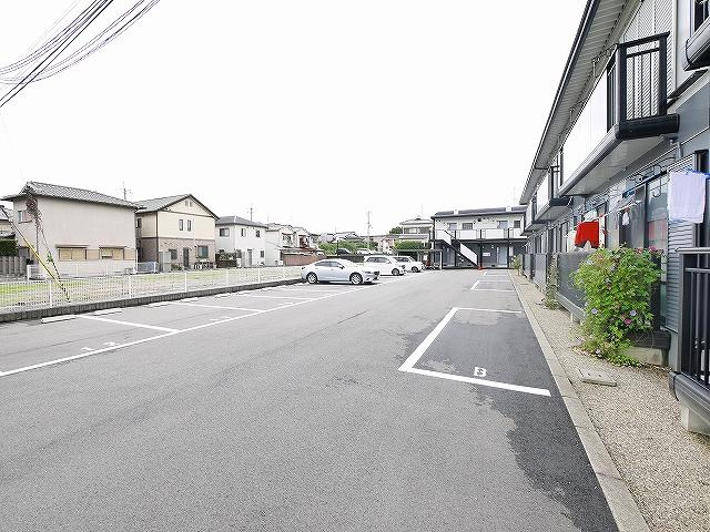 メゾン・ド・グランデュールの駐車場|カースペースがあります