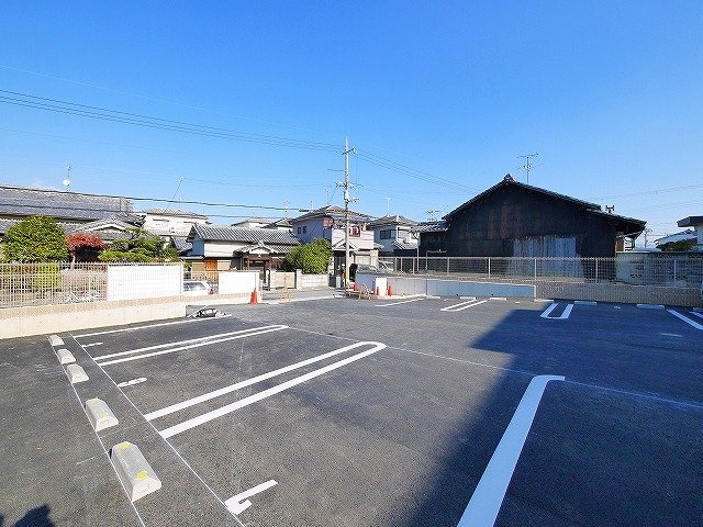 グランド　ソレイユの駐車場