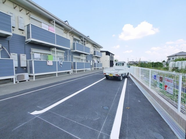 ピーチブロッサムの駐車場|車をお持ちの方に嬉しい駐車場付きの物件です