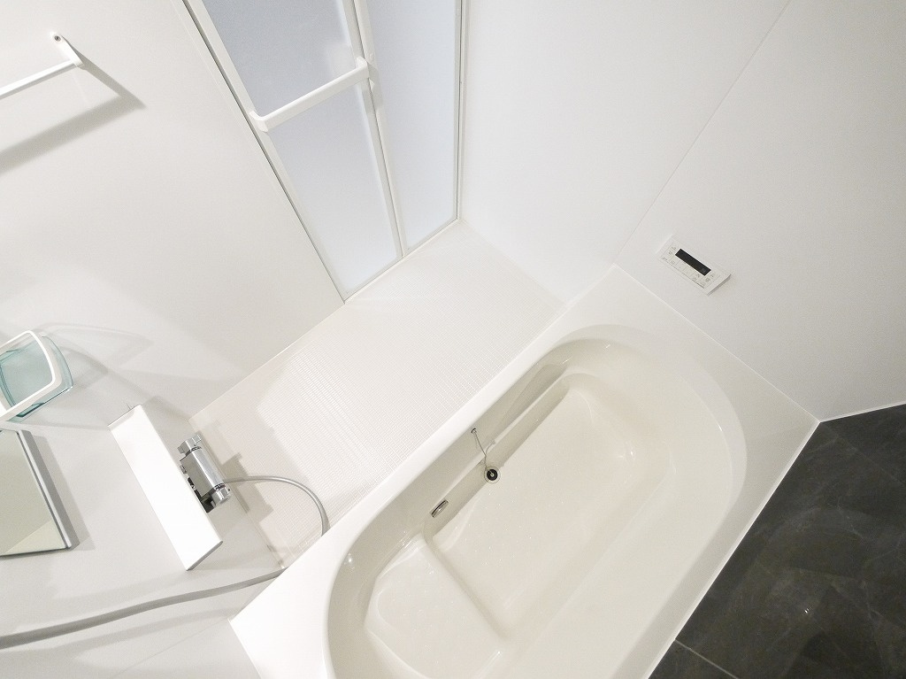 ピーチブロッサムの浴室|日々の疲れを癒すお風呂付です