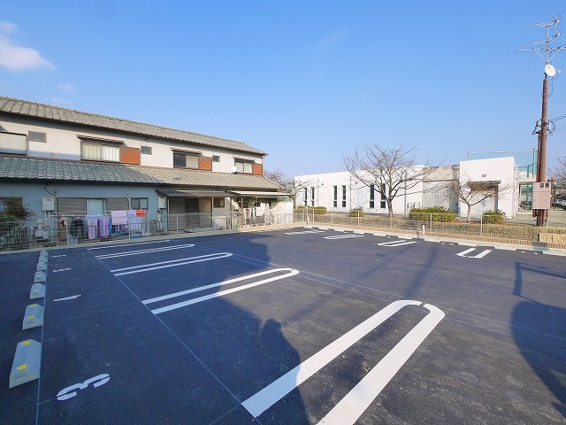 ブランドールαの駐車場|車をお持ちの方に嬉しい駐車場付きの物件です