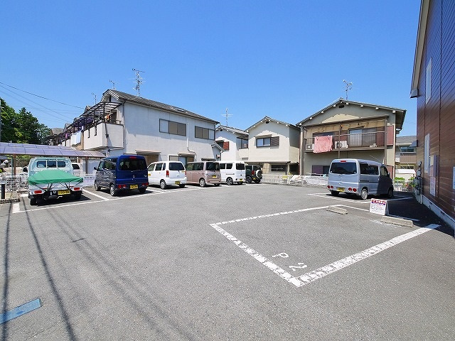ブランドールA（額田部北町）の駐車場|カースペースがあります