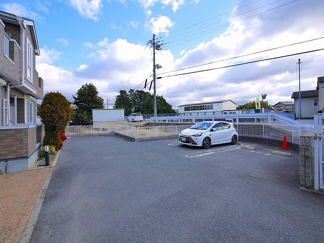 メゾンドブルージュの駐車場|駐車場があります