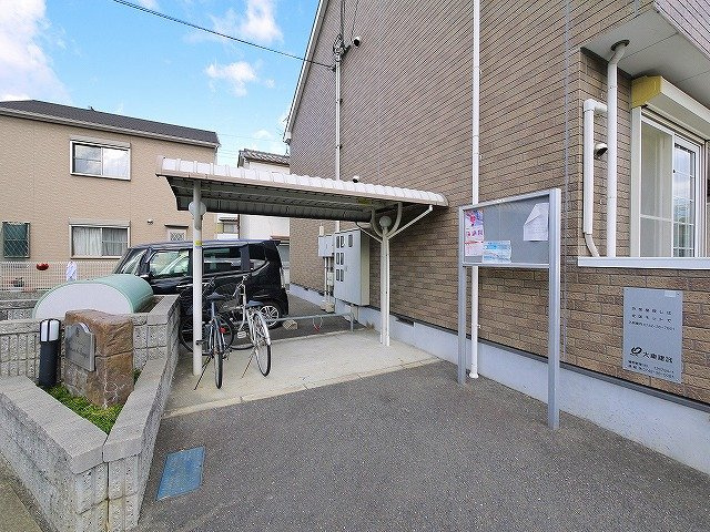 メゾンドブルージュのその他共用部分|駐輪場は屋根付きで便利です