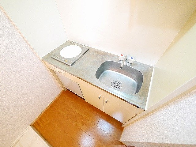 リヴィエールのキッチン|コンパクトなキッチンで掃除もラクラク