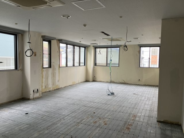 平塚市代官町の店舗事務所