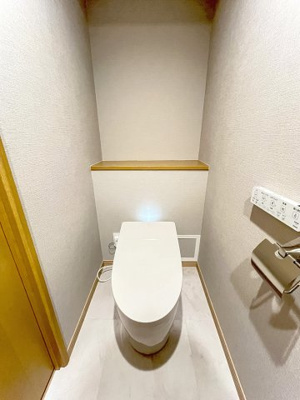 【トイレ】 | パークハイム豊中北桜塚　中古マンション | 【現地写真】
自動開閉付き、手洗い付きのトイレ♪