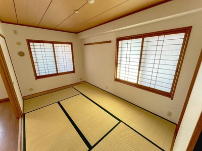 【和室】 | パークハイム豊中北桜塚　中古マンション | 【現地写真】
6帖の和室ではお子様のお昼寝や客間としてご利用頂けます♪
マンションでは珍しい2面採光で明るいです！