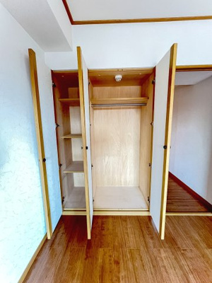 【収納】 | パークハイム豊中北桜塚　中古マンション | 【現地写真】
全居室に収納があり、充分な収納スペースを確保。居室内に余計な家具を置く必要がないので、シンプルですっきりとした暮らしが実現しています♪