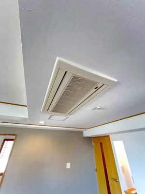 【冷暖房・空調設備】 | パークハイム豊中北桜塚　中古マンション | 【現地写真】
リビングにはビルトインエアコン付き♪