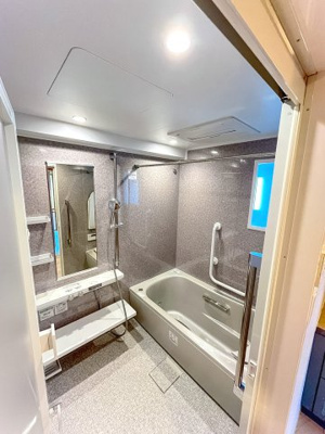 【浴室】 | パークハイム豊中北桜塚　中古マンション | 【現地写真】
疲れを癒す場所だからこそ快適・清潔な空間で心も体もオフになる時間をお楽しみください。浴室暖房乾燥機完備で寒い冬のバスタイムも快適に♪手摺付きで安心です！