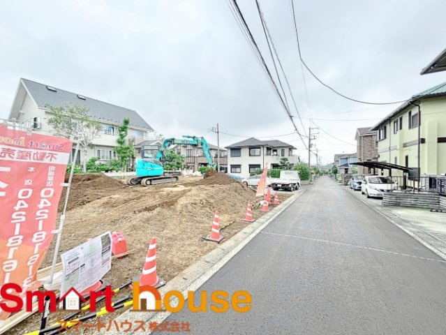 伊勢原市高森　2区画の前面道路含む現地写真