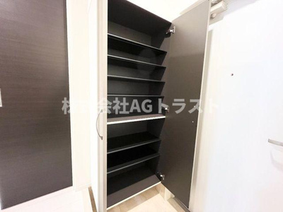 【玄関】 | Luminous coat