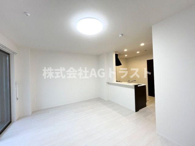 【内装】 | Luminous coat