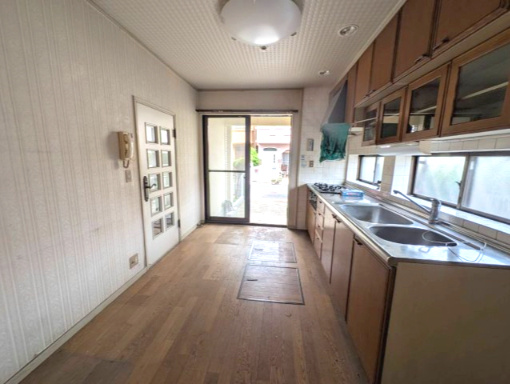 和泉市今福町戸建のキッチン