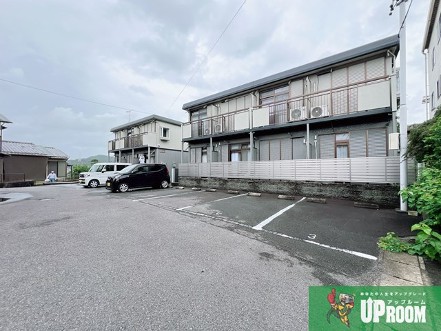 リュミエールAの駐車場