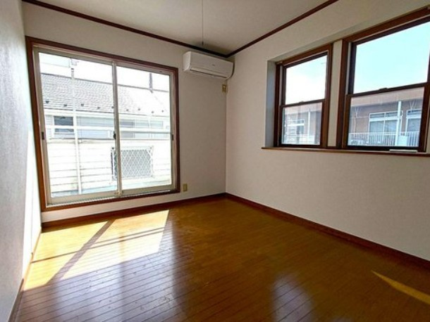 【中古】坂戸市清水町リフォーム中古住宅の洋室|2F南西洋室です！バルコニーに面しております！