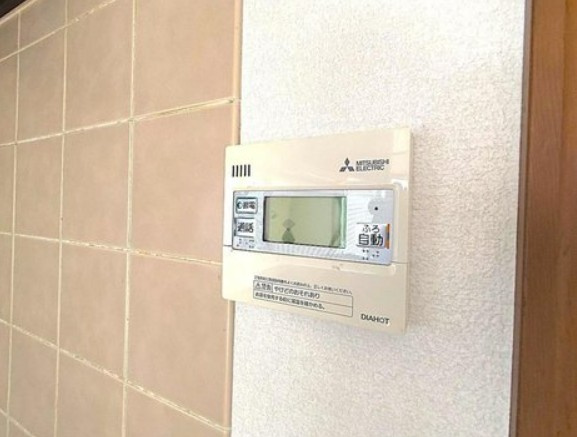 【中古】坂戸市清水町リフォーム中古住宅の発電・温水設備|給湯器操作パネル