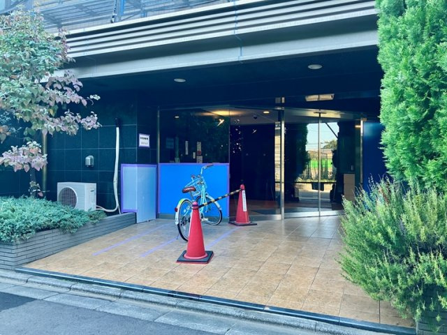 アーデル・フェリエ国立東のエントランス